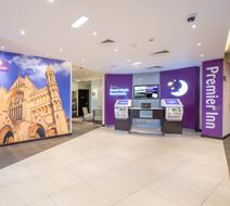 Premier Inn St Albans City Centre Lobby