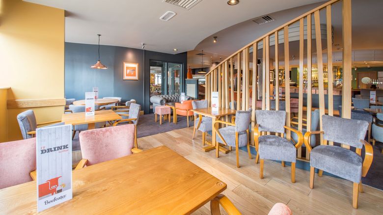 <b>Premier Inn Swansea Waterfront Lobby</b>. Images powered by <a href="https://www.leonardoworldwide.com/" title="Leonardo Worldwide" target="_blank">Leonardo</a>.