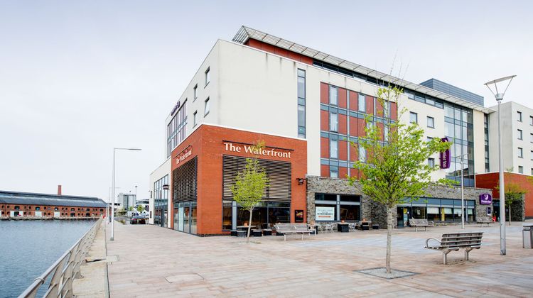 Premier Inn Swansea Waterfront Exterior