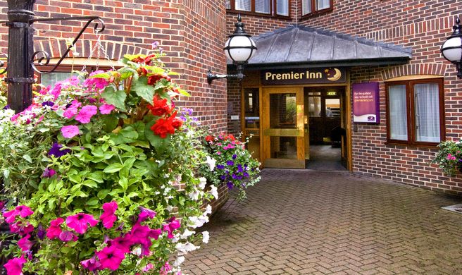 Premier Inn Tonbridge Exterior