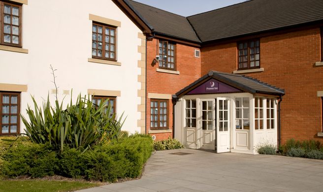 Premier Inn Waltham Abbey Exterior
