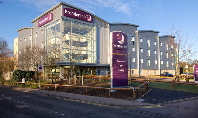 Premier Inn Watford Central Exterior