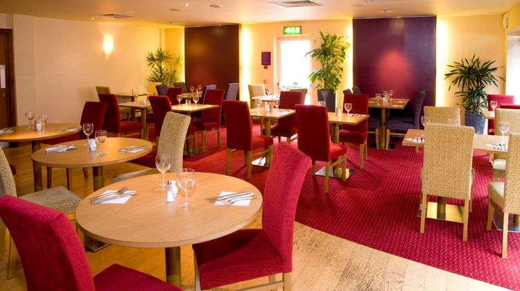 Premier Inn Watford Central Lobby