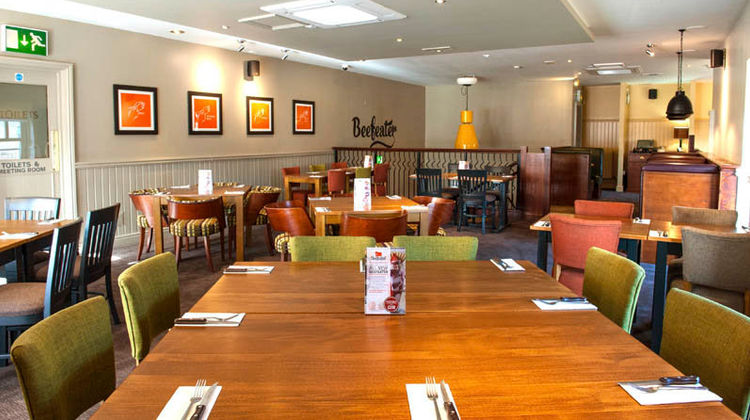 Premier Inn Worcester Lobby