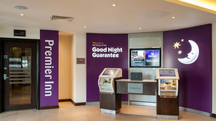 Premier Inn Worcester City Centre Lobby