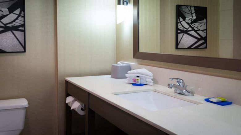 <b>Holiday Inn Express Vancouver Metrotown Room</b>. Images powered by <a href="https://www.leonardoworldwide.com/" title="Leonardo Worldwide" target="_blank">Leonardo</a>.
