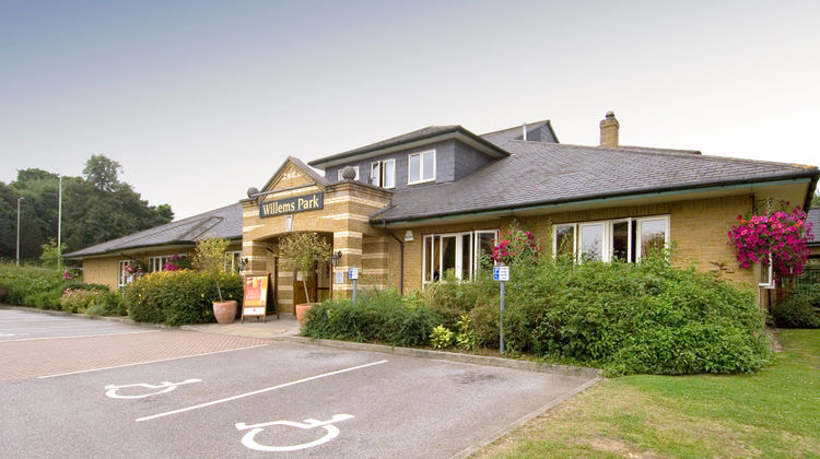 Premier Inn Aldershot Exterior