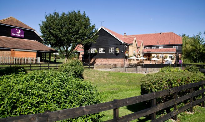 Premier Inn Basildon East Mayne Exterior