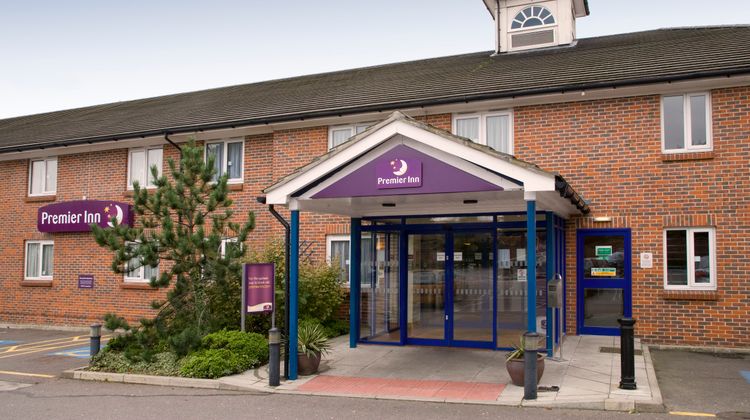 Premier Inn Basildon (Rayleigh) Exterior