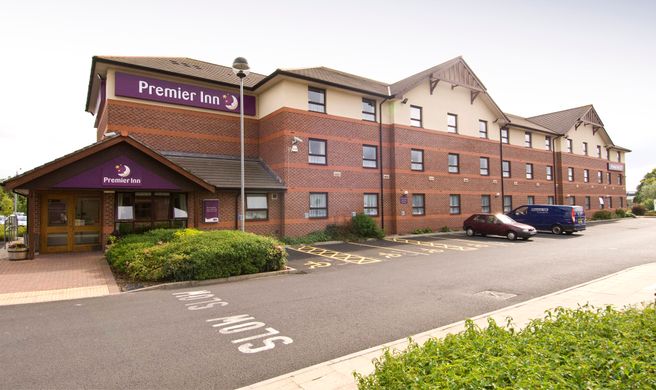 Premier Inn Bromsgrove Central Exterior