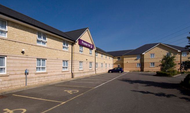 Premier Inn Chippenham Exterior