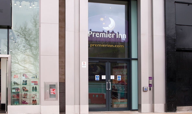 Premier Inn Edinburgh Princes Street Exterior