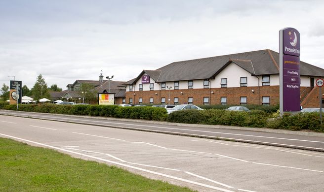 Premier Inn Hatfield Exterior