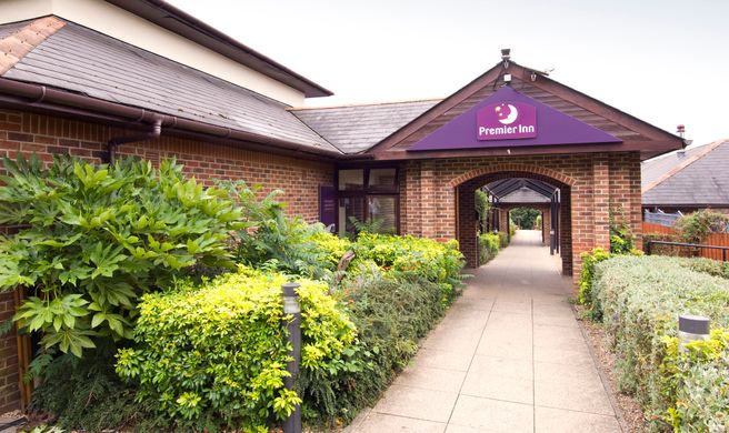 Premier Inn High Wycombe / Beaconsfield Exterior