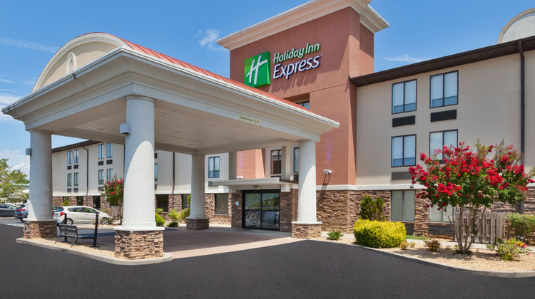 Holiday Inn Express Waldorf Exterior