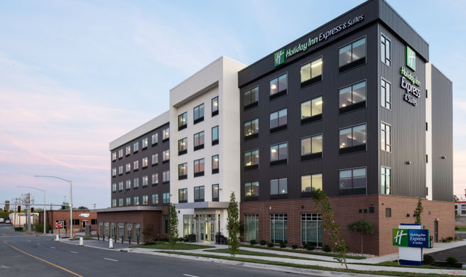 Holiday Inn Express & Suites Downtown Exterior