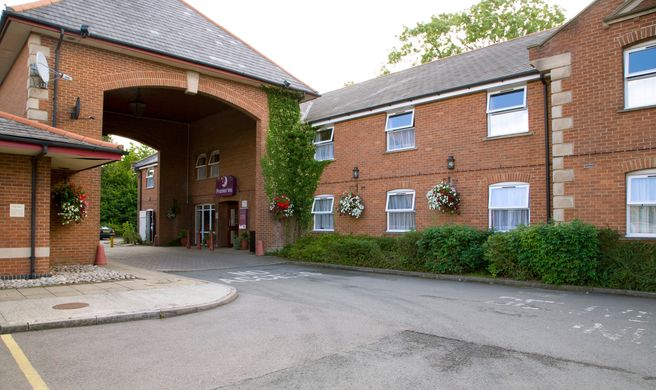 Premier Inn Kettering Exterior