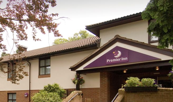 Premier Inn Kings Langley Exterior