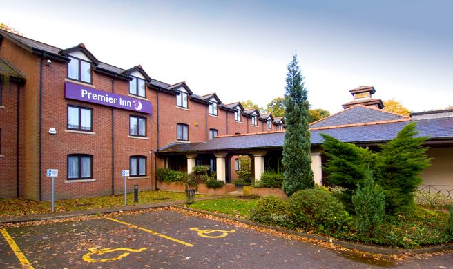Premier Inn Manchester (Wilmslow) Exterior