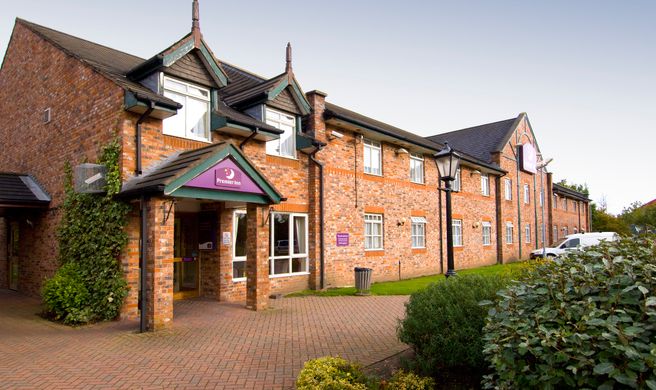 Premier Inn Manchester (Sale) Exterior