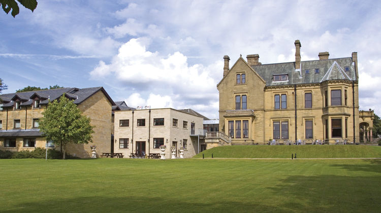 The Oaks Exterior
