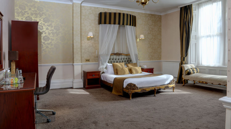 The Oaks Suite