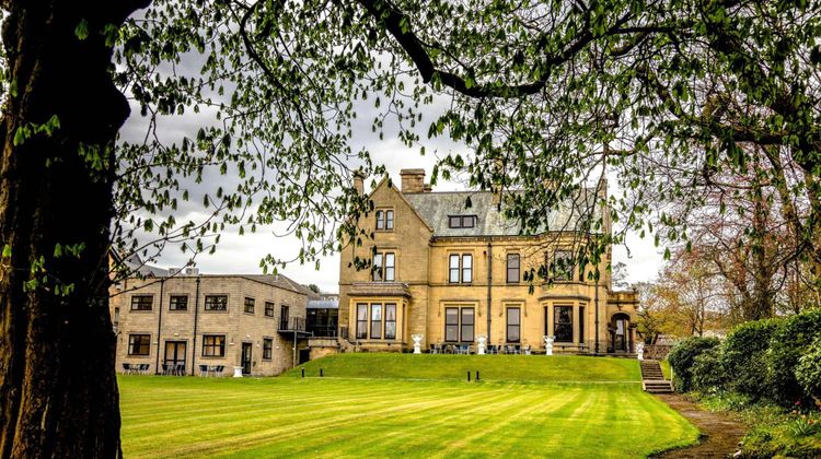 The Oaks Exterior