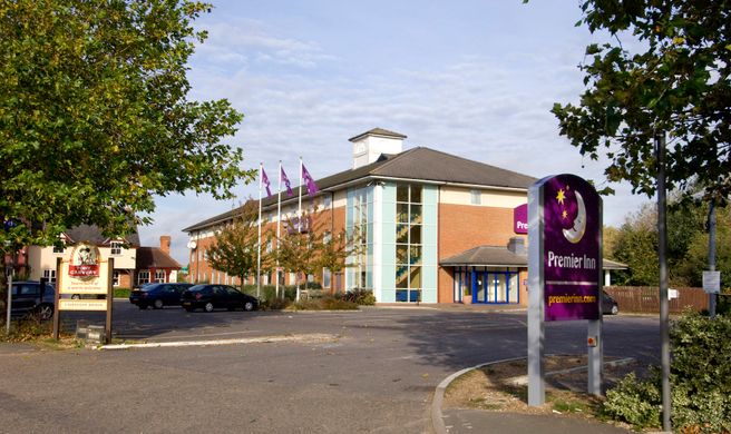 Premier Inn Reading (Caversham Bridge) Exterior