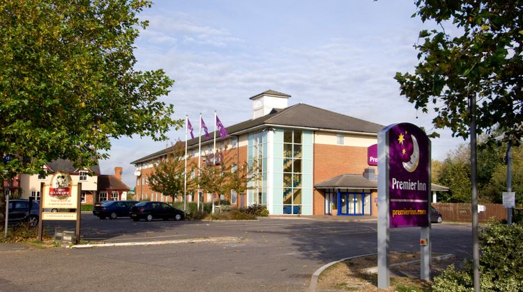 Premier Inn Reading (Caversham Bridge) Exterior