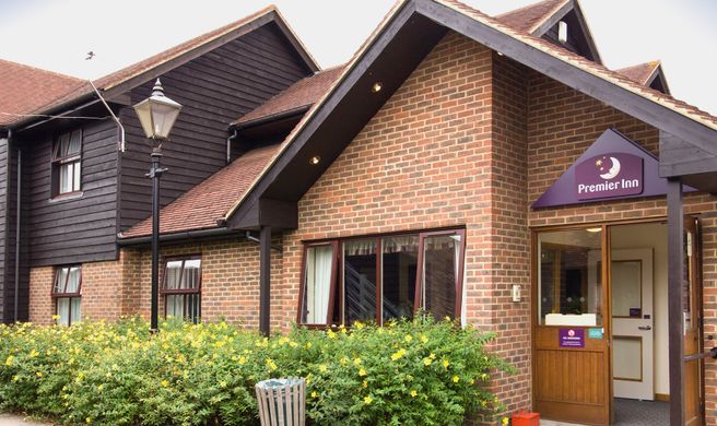 Premier Inn Sandhurst Exterior