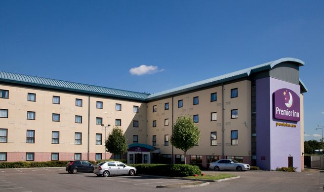 Premier Inn Thurrock West Exterior