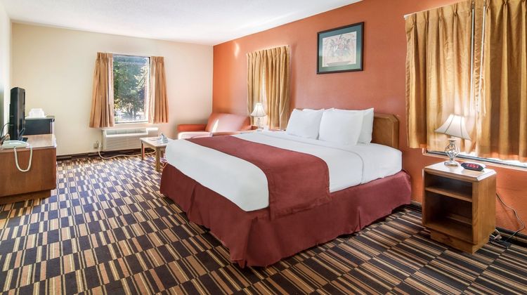Red Carpet Inn - Newark Airport Room