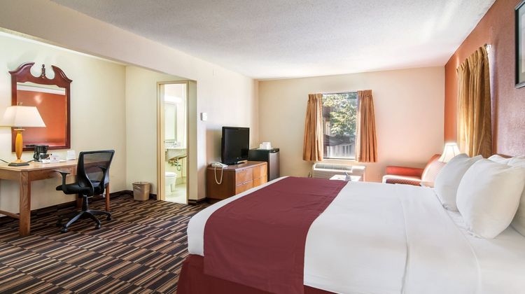Red Carpet Inn - Newark Airport Room