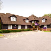 Premier Inn Woking West (A324)