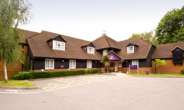 Premier Inn Woking West (A324)