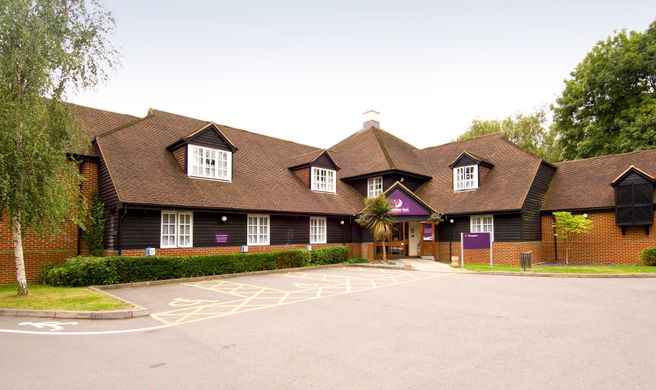 Premier Inn Woking West (A324) Exterior