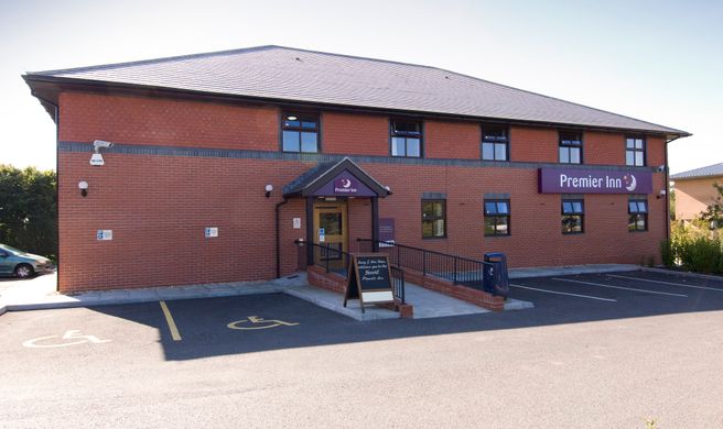 Premier Inn Yeovil Airfield Hotel Exterior