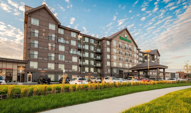 Sandman Hotel Hamilton Exterior