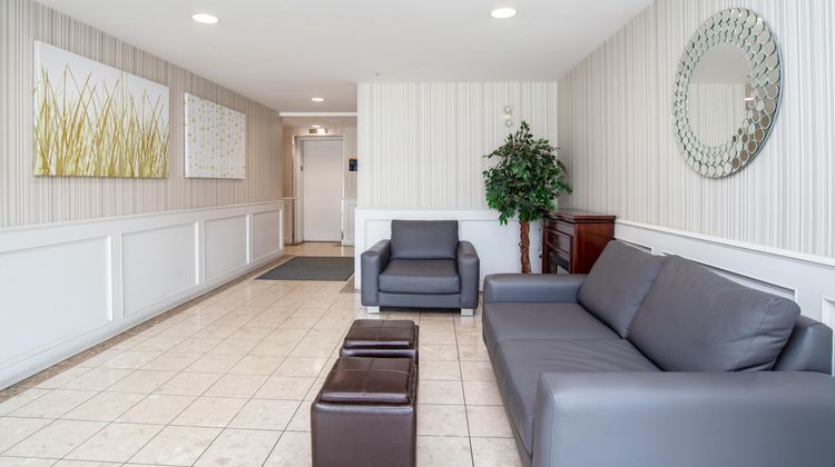 Sandman Inn Kamloops Lobby