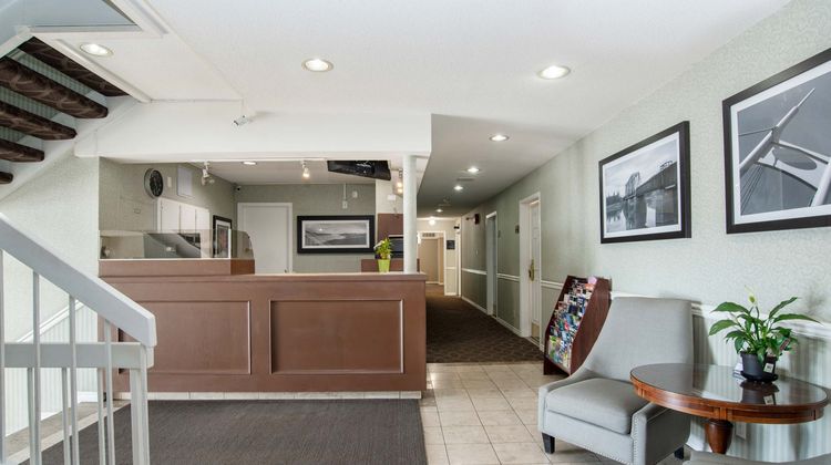 Sandman Inn Kamloops Lobby