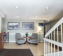 Sandman Inn Kamloops Lobby