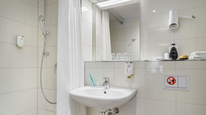 <b>Novum Norddeutscher Hof Hotel Room</b>. Images powered by <a href="https://www.leonardoworldwide.com/" title="Leonardo Worldwide" target="_blank">Leonardo</a>.