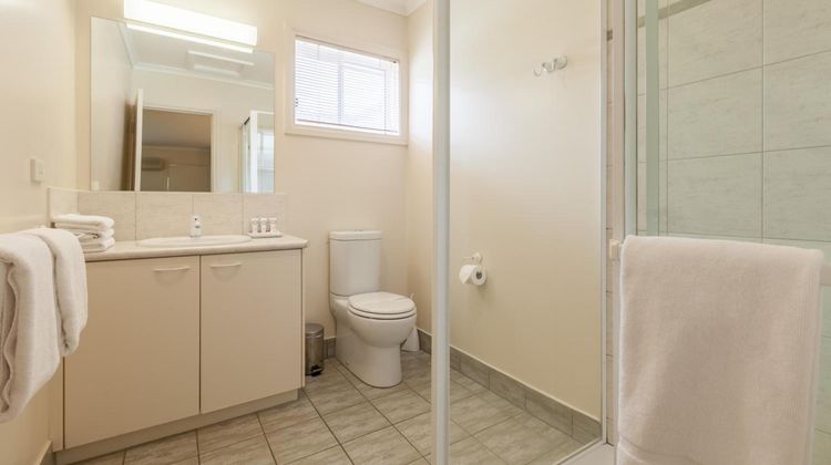 Yarra Gables Motel Room