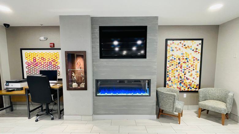 <b>Holiday Inn Express Hotel & Suites Lobby</b>. Images powered by <a href="https://www.leonardoworldwide.com/" title="Leonardo Worldwide" target="_blank">Leonardo</a>.