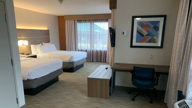 Holiday Inn Express & Suites Franklin Oi Room
