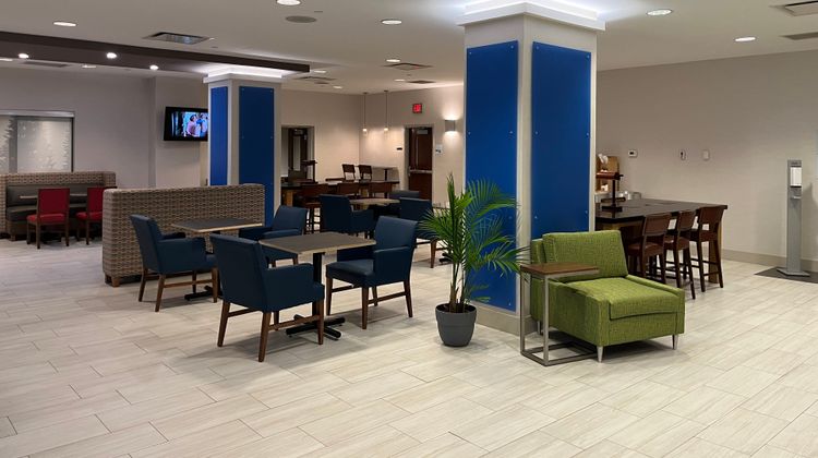 Holiday Inn Express Hotel & Suites Lobby