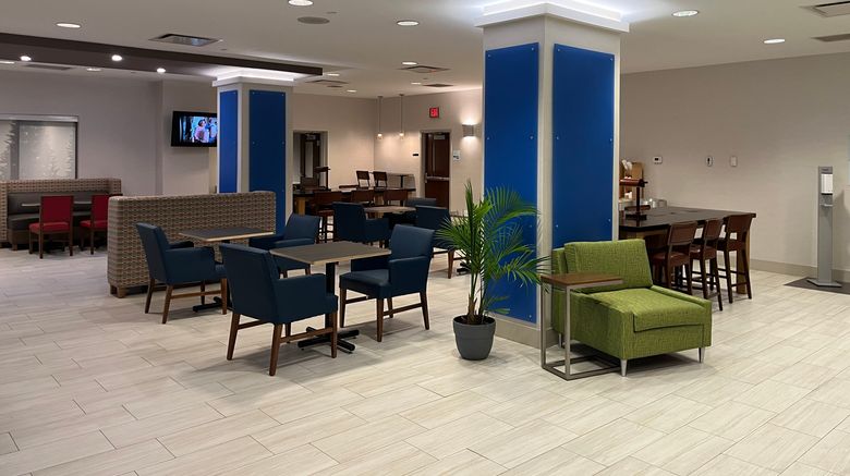 <b>Holiday Inn Express Hotel & Suites Lobby</b>. Images powered by <a href="https://www.leonardoworldwide.com/" title="Leonardo Worldwide" target="_blank">Leonardo</a>.
