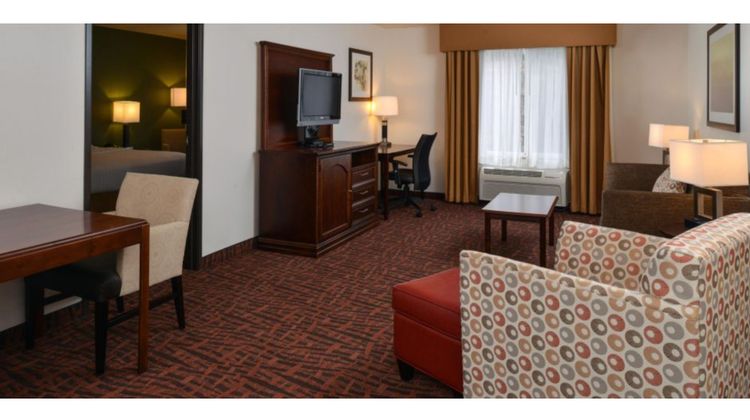Holiday Inn Express Hotel & Suites Room
