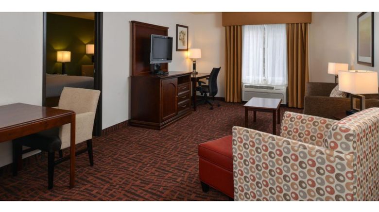 <b>Holiday Inn Express Hotel & Suites Room</b>. Images powered by <a href="https://www.leonardoworldwide.com/" title="Leonardo Worldwide" target="_blank">Leonardo</a>.