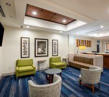 Holiday Inn Express & Suites Lobby
